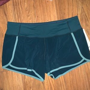 Lululemon NWT green run times shorts 8